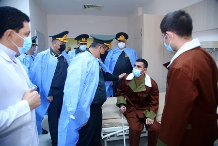Zakir Həsənov Ali Baş Komandan İlham Əliyevin təbriklərini hərbçilərə çatdırıb