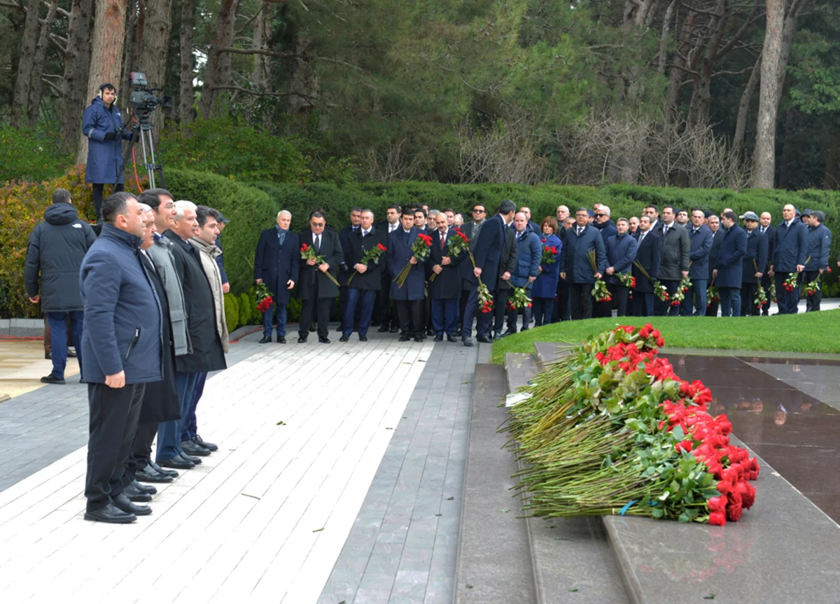 İqtisadiyyat Nazirliyinin kollektivi Heydər Əliyevin xatirəsini yad edib