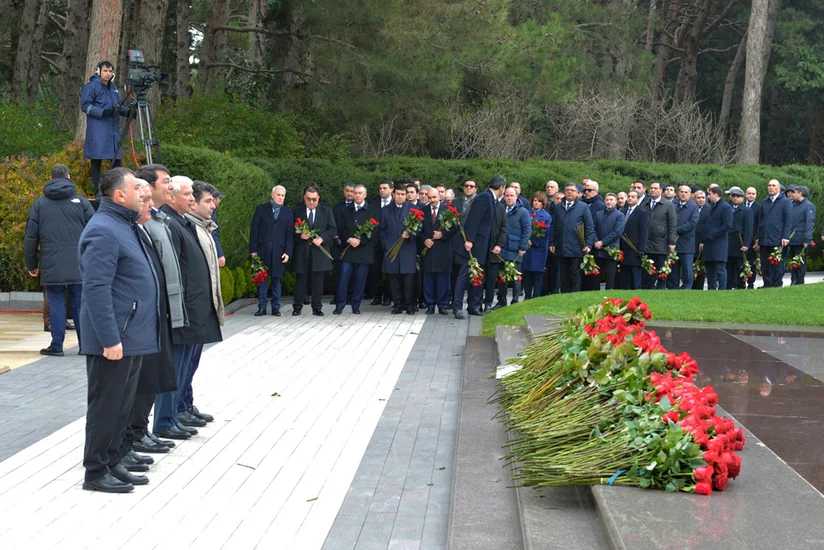 İqtisadiyyat Nazirliyinin kollektivi Heydər Əliyevin xatirəsini yad edib