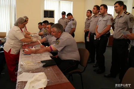 Gəncədə polis əməkdaşları qanvermə aksiyasında iştirak ediblər - FOTO