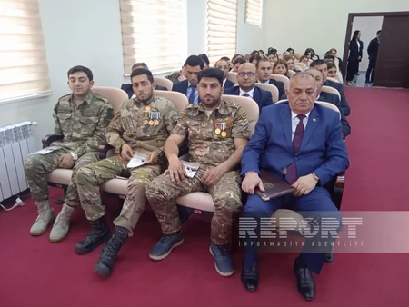 BDU alimləri Tərtər məktəblilərinə Heydər Əliyevin irsi ilə bağlı mühazirə deyiblər