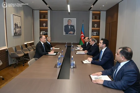 Ceyhun Bayramov İsveçrə səfirinin etimadnaməsinin surətini qəbul edib