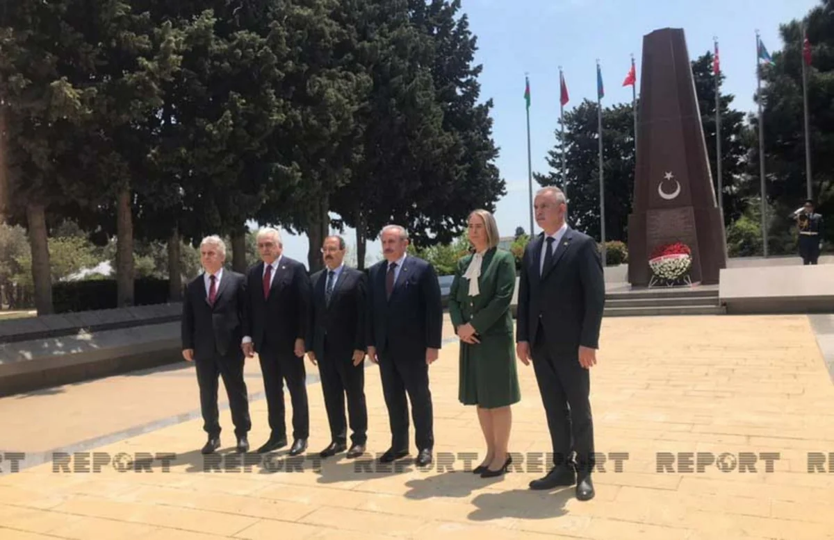 Председатель парламента Турции посетил Аллею шехидов