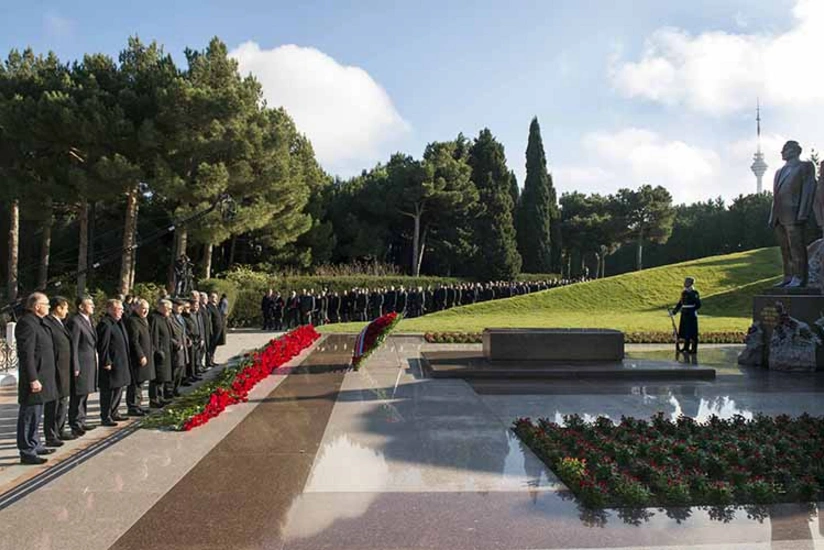 SOCAR management visited grave of national leader Heydar Aliyev
