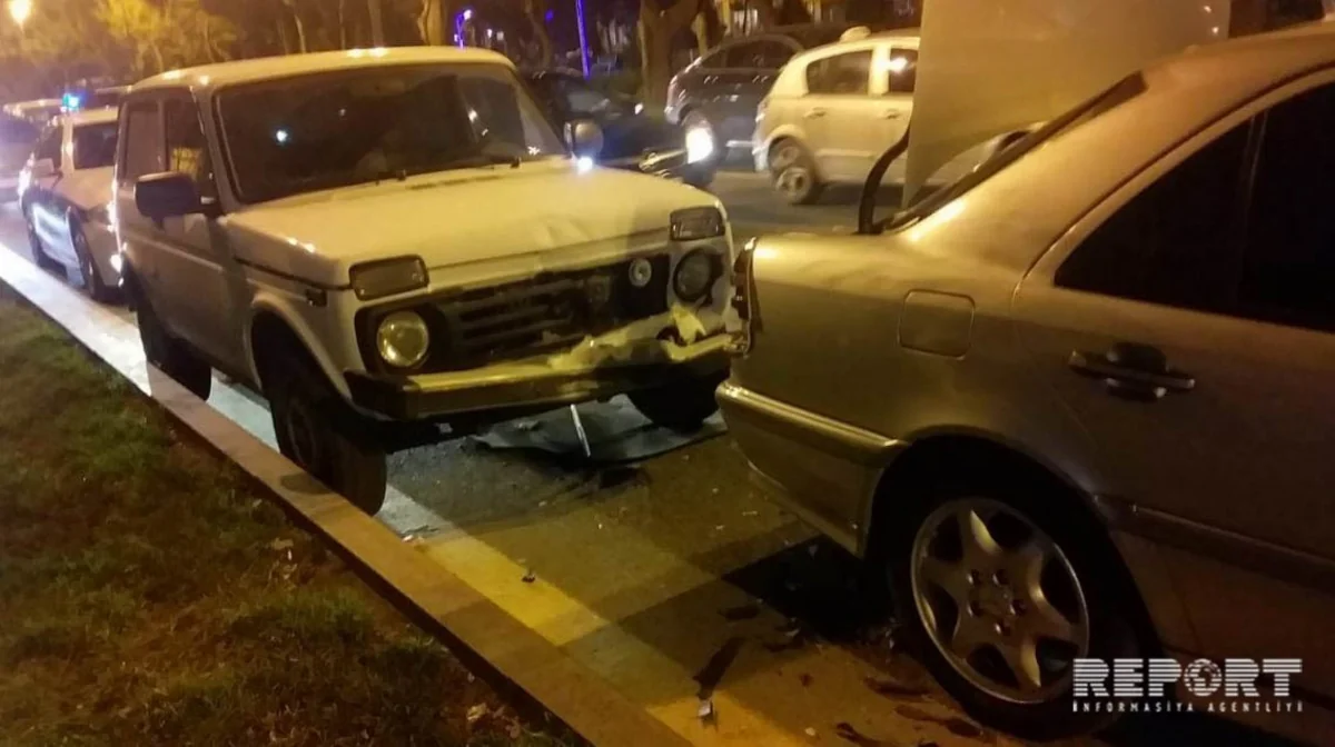 Bakıda yol qazası baş verib, tıxac yaranıb - FOTO