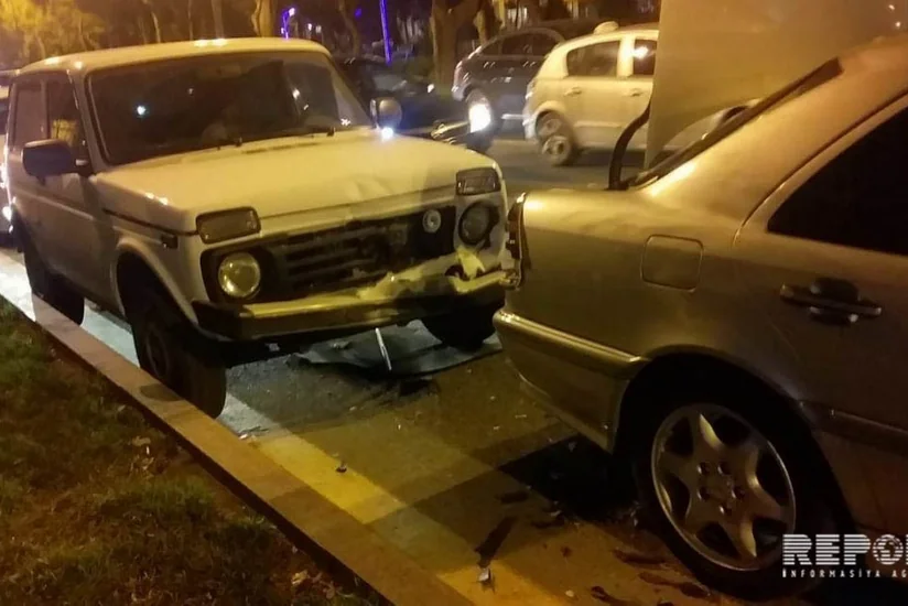 На одном из проспектов Баку образовалась пробка из-за ДТП - ФОТО