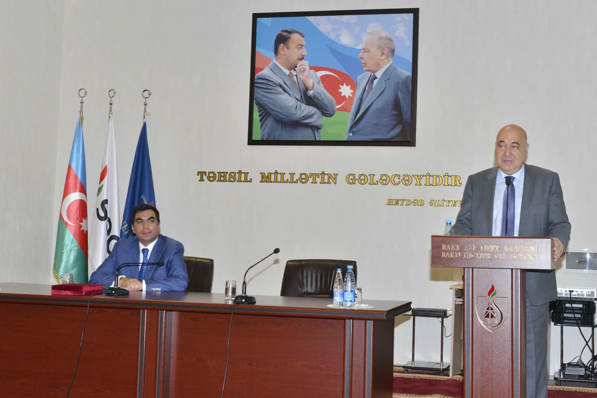 Çingiz Abdullayev Bakı Ali Neft Məktəbinin tələbələri ilə görüşüb
