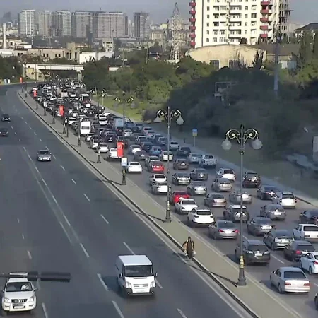 Bakının bir sıra yollarında tıxac yaranıb