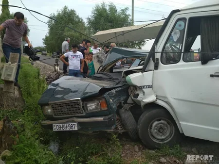 Bərdədə mikroavtobus avtomobillə toqquşub, ölən var - FOTO - VİDEO - YENİLƏNİB