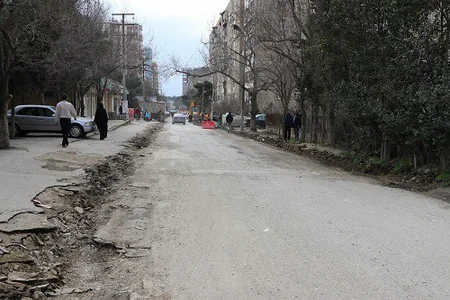 Xətai rayonunda daha bir yol təmir olunur