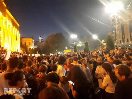 В Тбилиси продолжается акция протеста - ФОТО