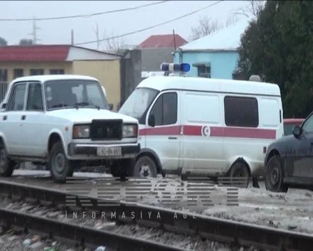 Ağstafadan Bakıya gələn sərnişin qatarı daşa basılıb, 2 nəfər yaralanıb