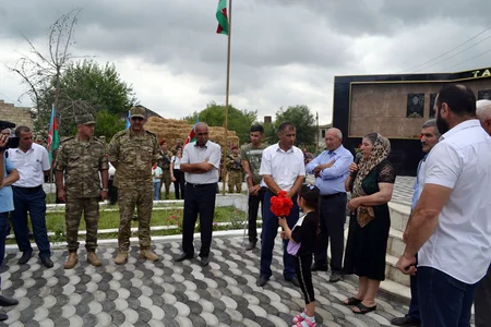 “Tarix yazan şəhidlər” abidəsinin açılışı olub