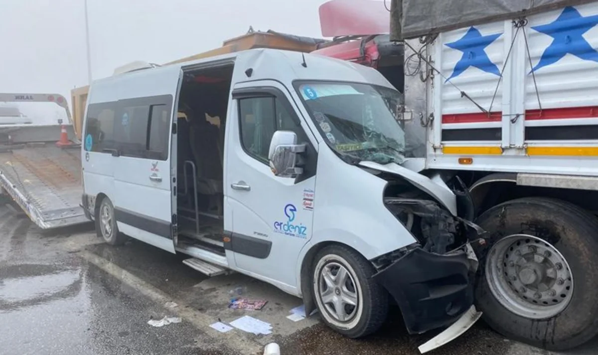 Bus carrying students crashes in Turkiye, casualties reported