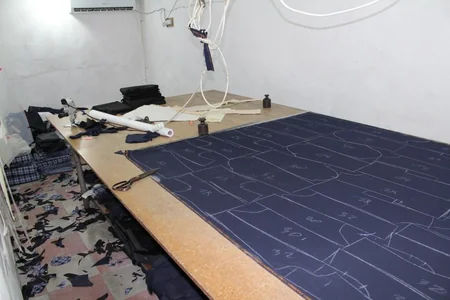 Bakıda daha bir tikiş sexində qanunsuz məktəbli forması istehsalı və satışı qadağan olunub