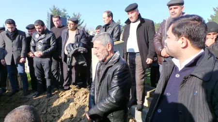 Günəşli” yatağında baş verən qəzada həlak olan daha bir neftçi dəfn olunub - FOTO