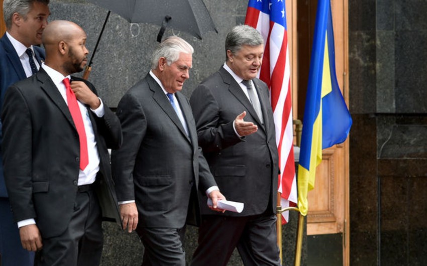 Poroşenko və Tillerson Rusiyaya qarşı sanksiyaları müzakirə ediblər