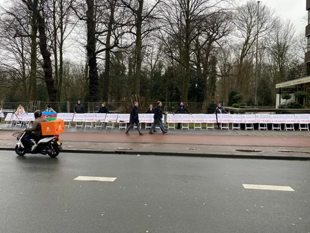 Azerbaijanis hold rally in front of Dutch parliament, Armenian embassy in Hague