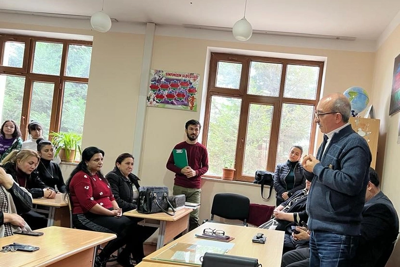 Dövlət Komitəsi kənd kitabxanasına kompüter və 154 nüsxə kitab ianə edib