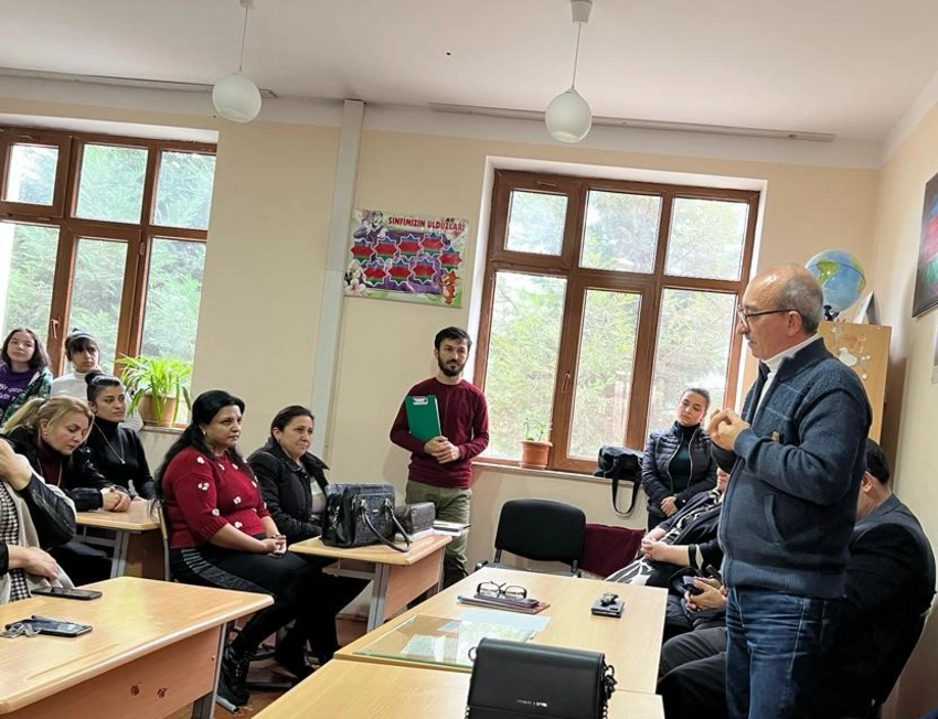 Dövlət Komitəsi kənd kitabxanasına kompüter və 154 nüsxə kitab ianə edib