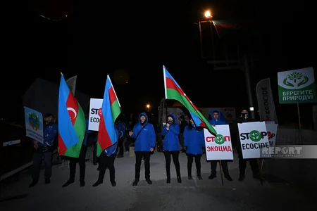 Акция протеста продолжается вечером на дороге Ханкенди-Лачын