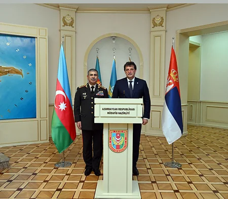 Zakir Həsənov Serbiyalı həmkarını Azərbaycanda keçiriləcək beynəlxalq müdafiə sərgisinə dəvət edib