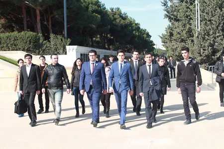 BDU tələbələri Dövlət Bayrağı Gününü qeyd ediblər