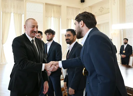 Президент Ильхам Алиев принял членов сборной Азербайджана по мини-футболу
