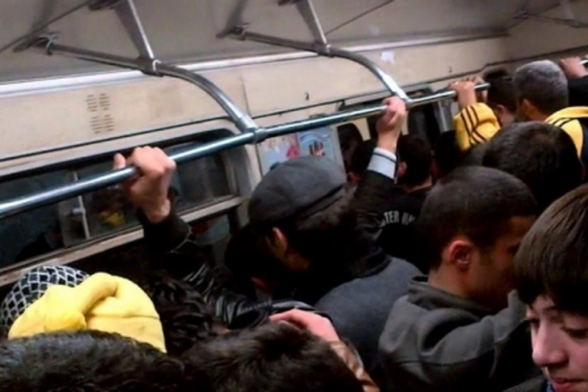 Bakı metrosunda əlbəyaxa dava olub