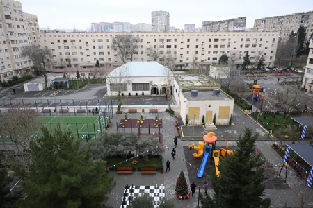 Bakıda növbəti yenilənmiş həyətlər istifadəyə verilib