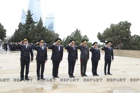 Baş Prokurorluğun əməkdaşları Fəxri və Şəhidlər xiyabanlarını ziyarət edib