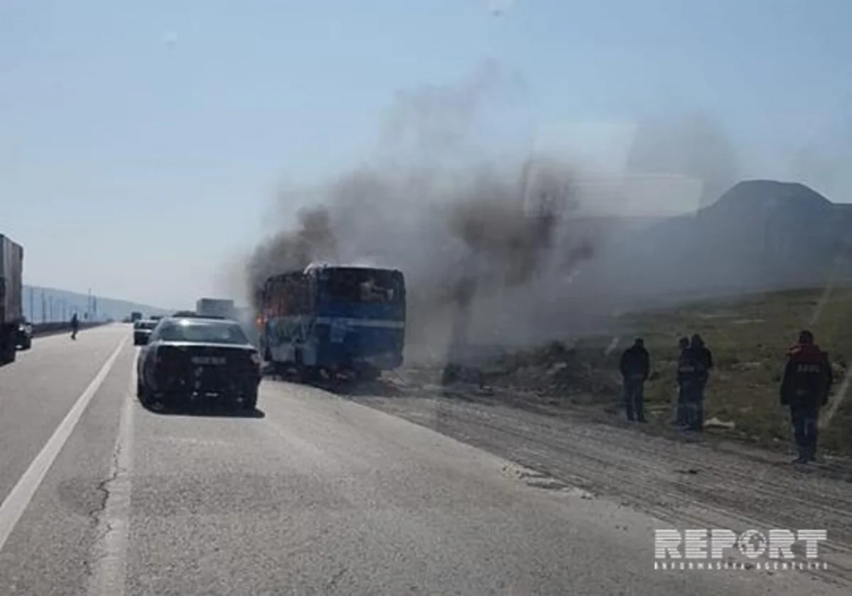 Bakıda sərnişin avtobusu yanıb - FOTO - YENİLƏNİB