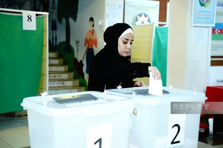 Azərbaycanda növbədənkənar prezident seçkiləri üzrə səsvermə başlayıb