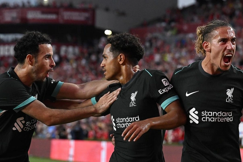 “Liverpul” yoldaşlıq görüşündə “Mançester Yunaytedi”i darmadağın edib