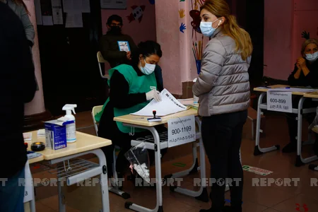 Tbilisi sakinləri mer seçir – FOTOREPORTAJ