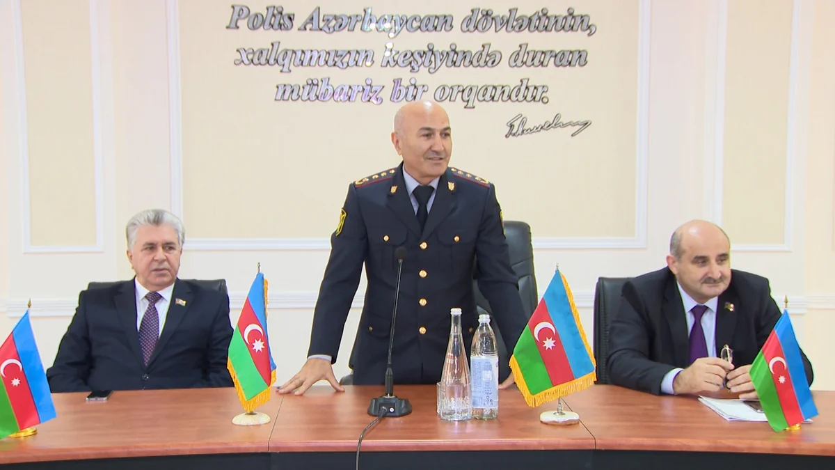 Milli Məclisin deputatları yol polisləri ilə görüşüb