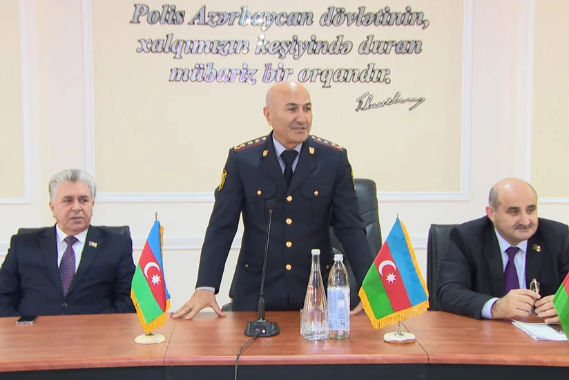 Milli Məclisin deputatları yol polisləri ilə görüşüb