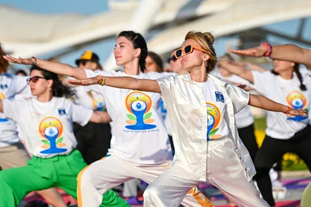 Picturesque Baku Boulevard, overlooking iconic Baku Eye, hosts mesmerizing yoga extravaganza