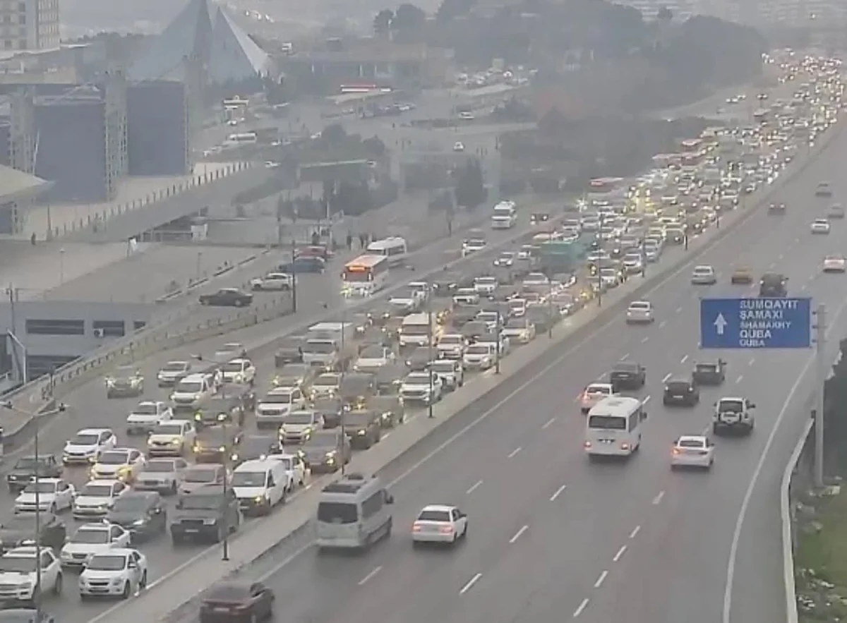 Bakıda doqquz istiqamətdə sıxlıq müşahidə olunur - SİYAHI