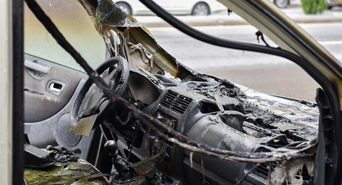 Qaradağda toqquşan iki avtomobildən biri yanıb