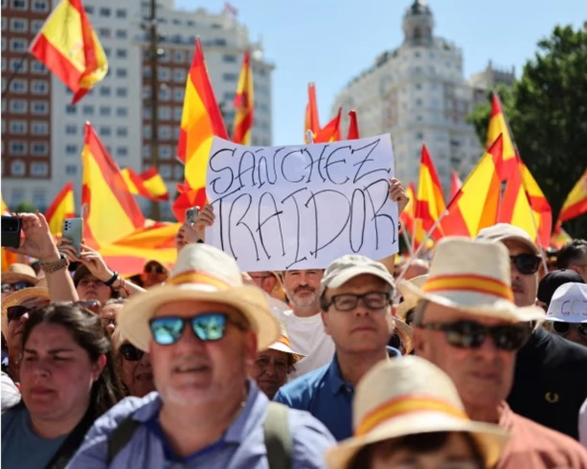 İspaniyada on minlərlə insan hökumətə etiraz edib