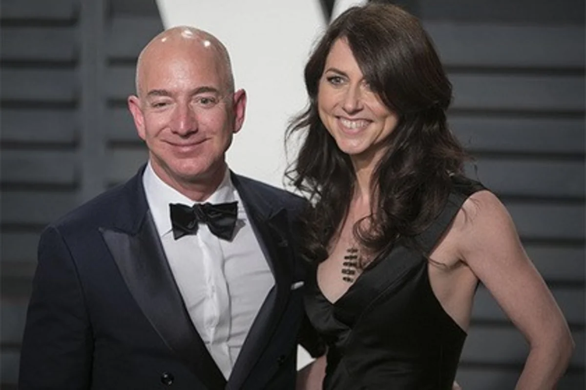 Ex-spouse of world’s richest man sues him for $ 35 billion