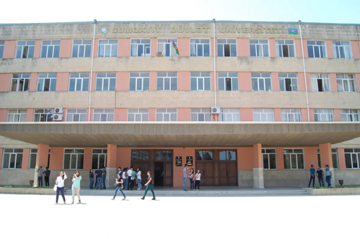 ​Universitetdə kütləvi dava baş verib, tələbələrdən biri bıçaqlanıb