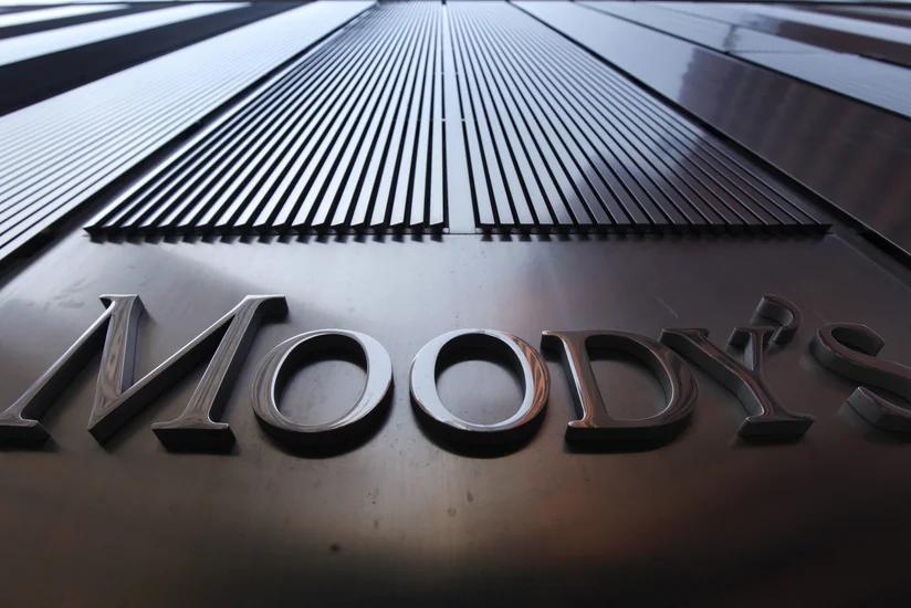 ​Агентство Moodyʼs намерено понизить рейтинг России