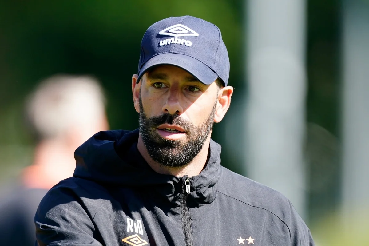 Van Nistelroy İngiltərə klubu ilə anlaşıb