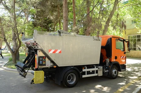 Bakıda tibb işçilərinin geyimləri xüsusi qaydada utilizasiya edilir