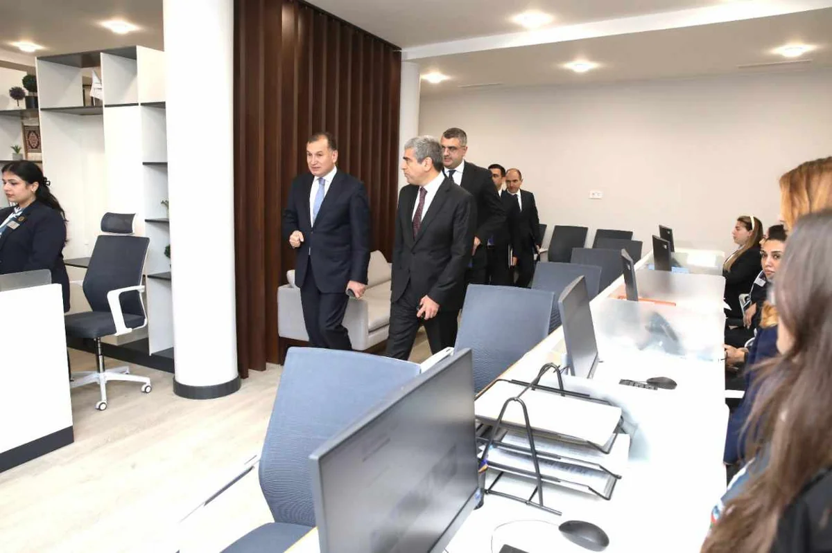 Nazir Anar Əliyev Azərbaycan Həmkarlar İttifaqları Konfederasiyasının yeni mərkəzi ilə tanış olub