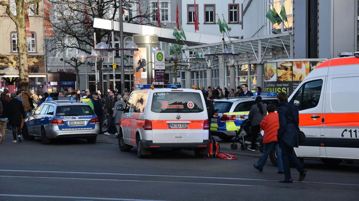 В Германии автомобиль въехал в группу людей