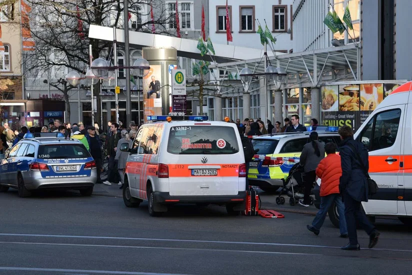 В Германии автомобиль въехал в группу людей
