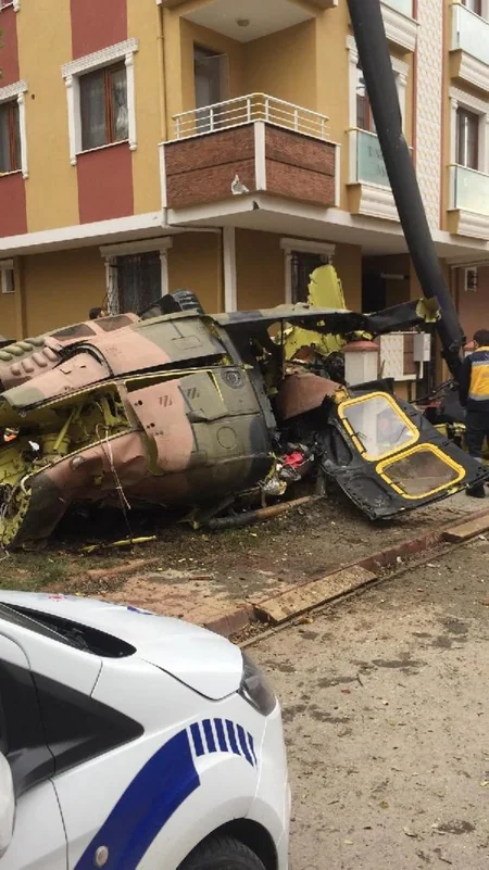 Türkiyədə hərbi helikopter qəzaya uğrayıb, 4 hərbçi ölüb, biri yaralanıb - FOTO - VİDEO - YENİLƏNİB